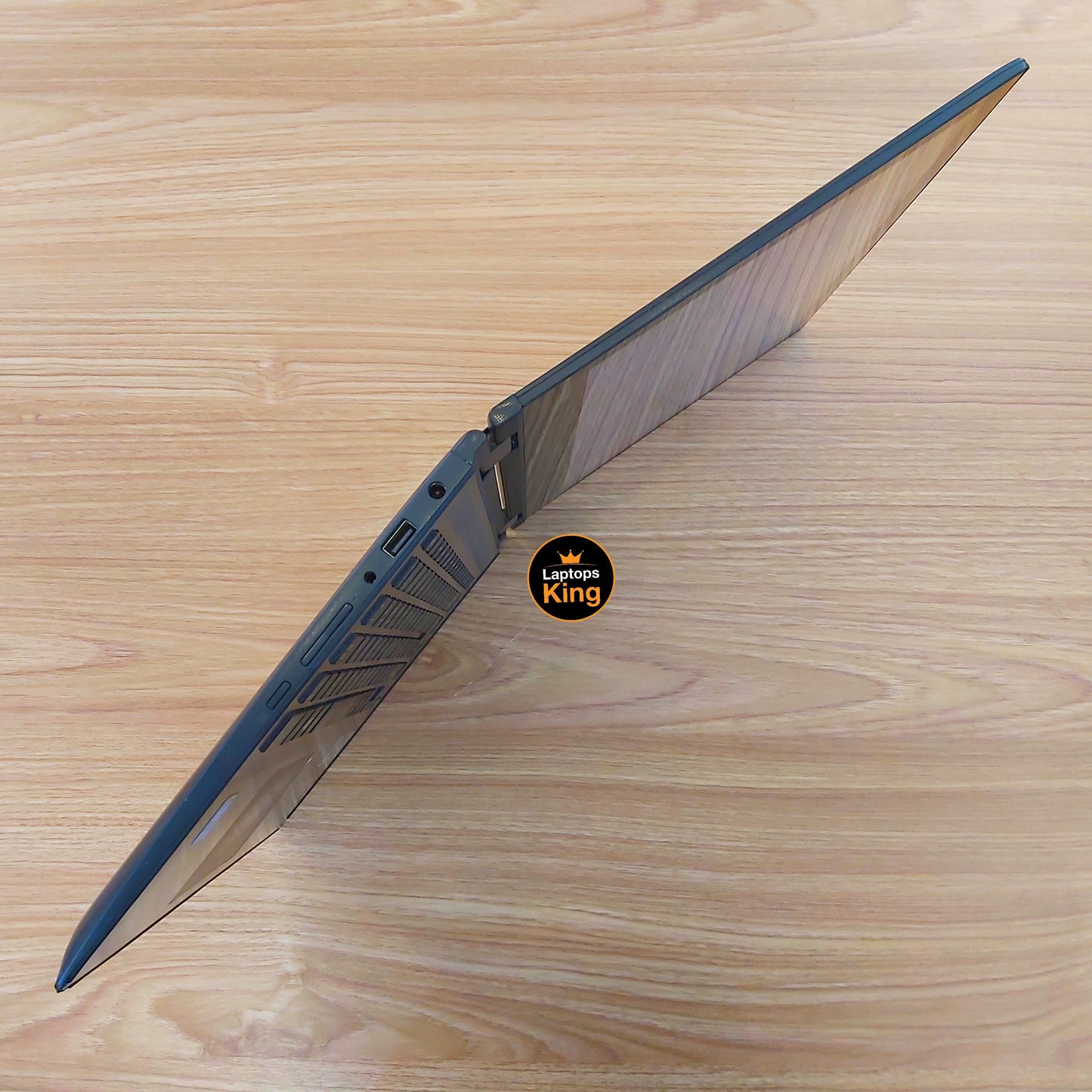 Toshiba Satellite L40w-C1877 2in1 Laptop (Used Very Clean)