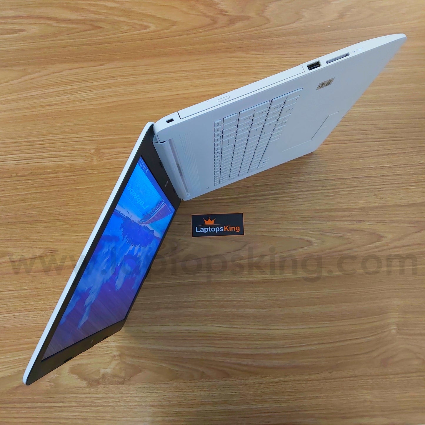 HP 17-By3 i7-1065g7 Iris Plus White Laptop (New Open Box)