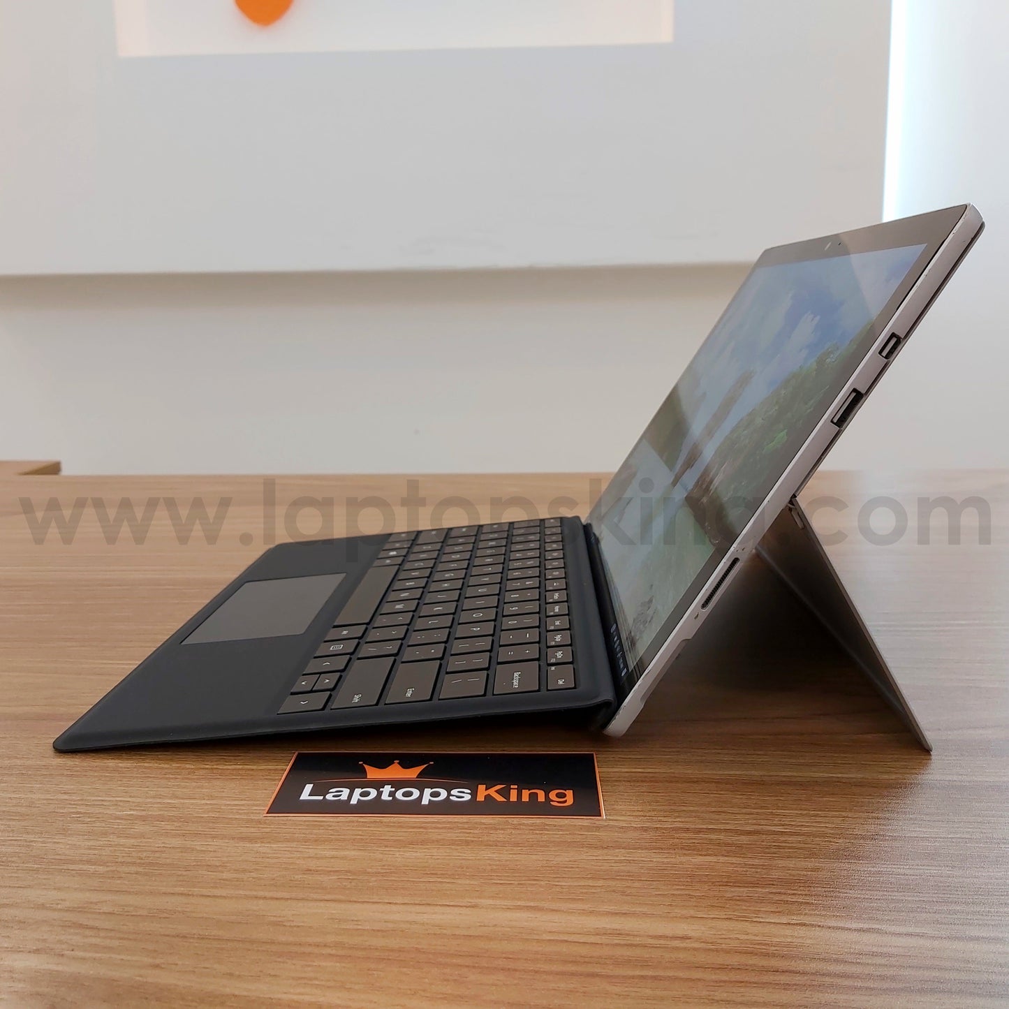 Microsoft Surface Pro 5 i7 2in1 Laptop (Open Box)