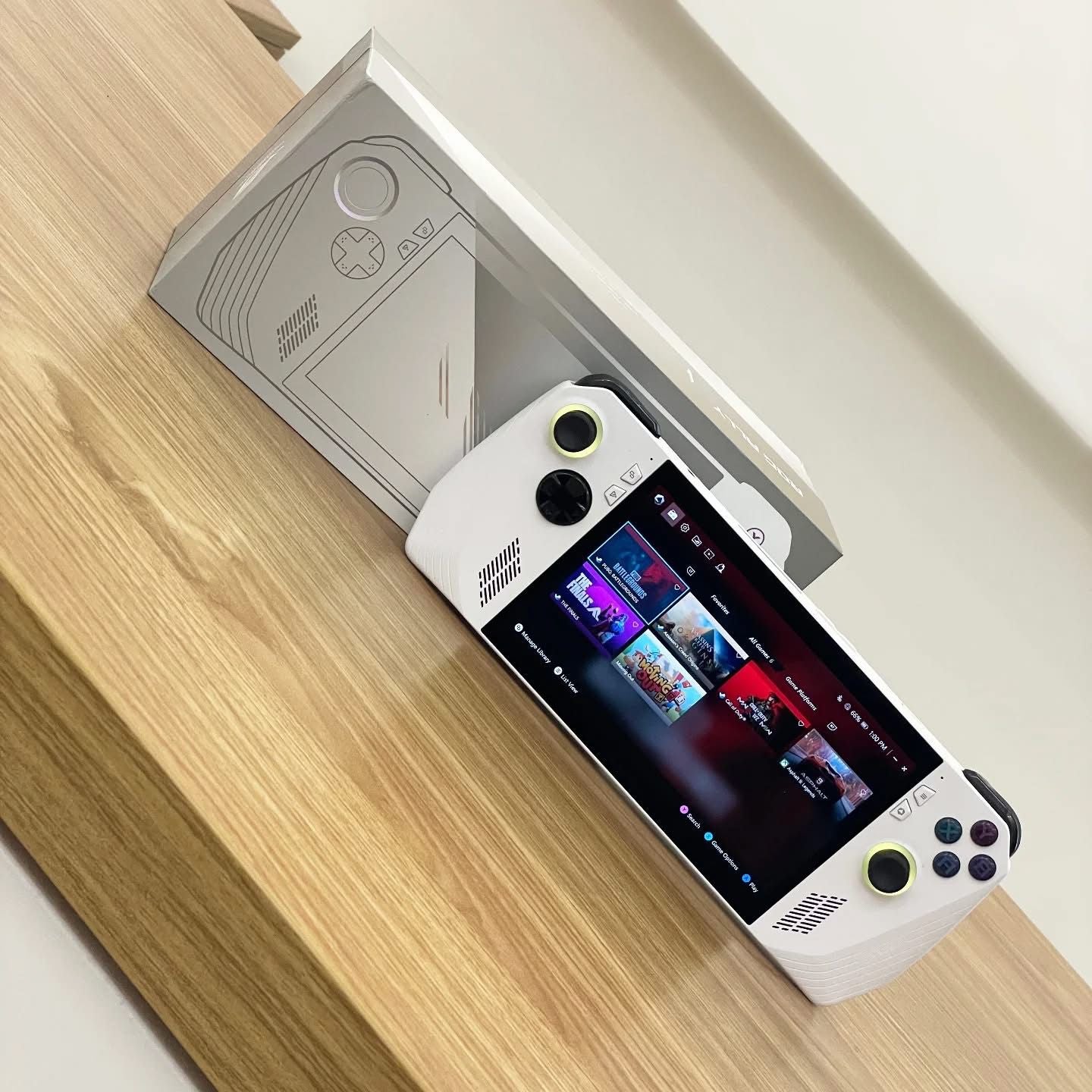 ASUS ROG ALLY RC71L RYZEN Z1 EXTREME RADEON GRAPHICS 4GB VGA 7" FHD TOUCHSCREEN 120HZ GAMING CONSOLE (NEW OB)