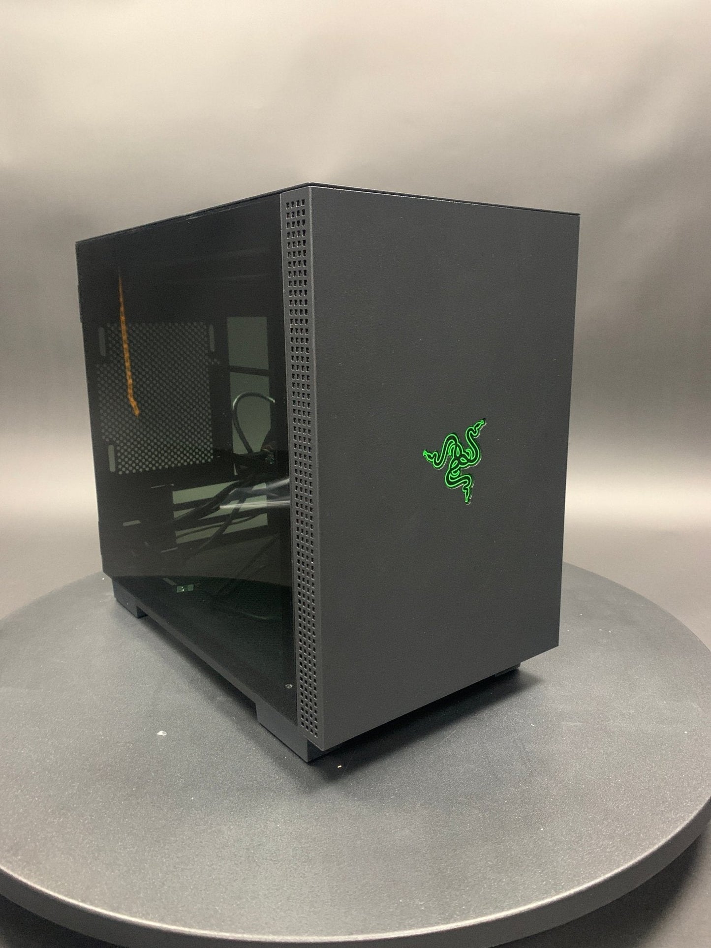 RAZER Tomahawk Mini-ITX