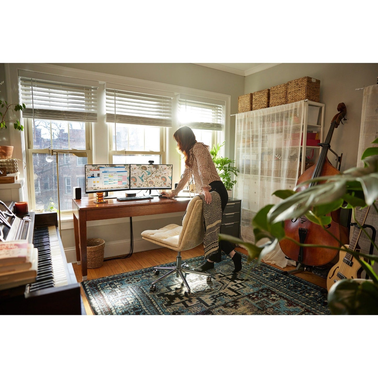 HP P24 G5 24" Class Full HD LCD Monitor - 16:9 - Black