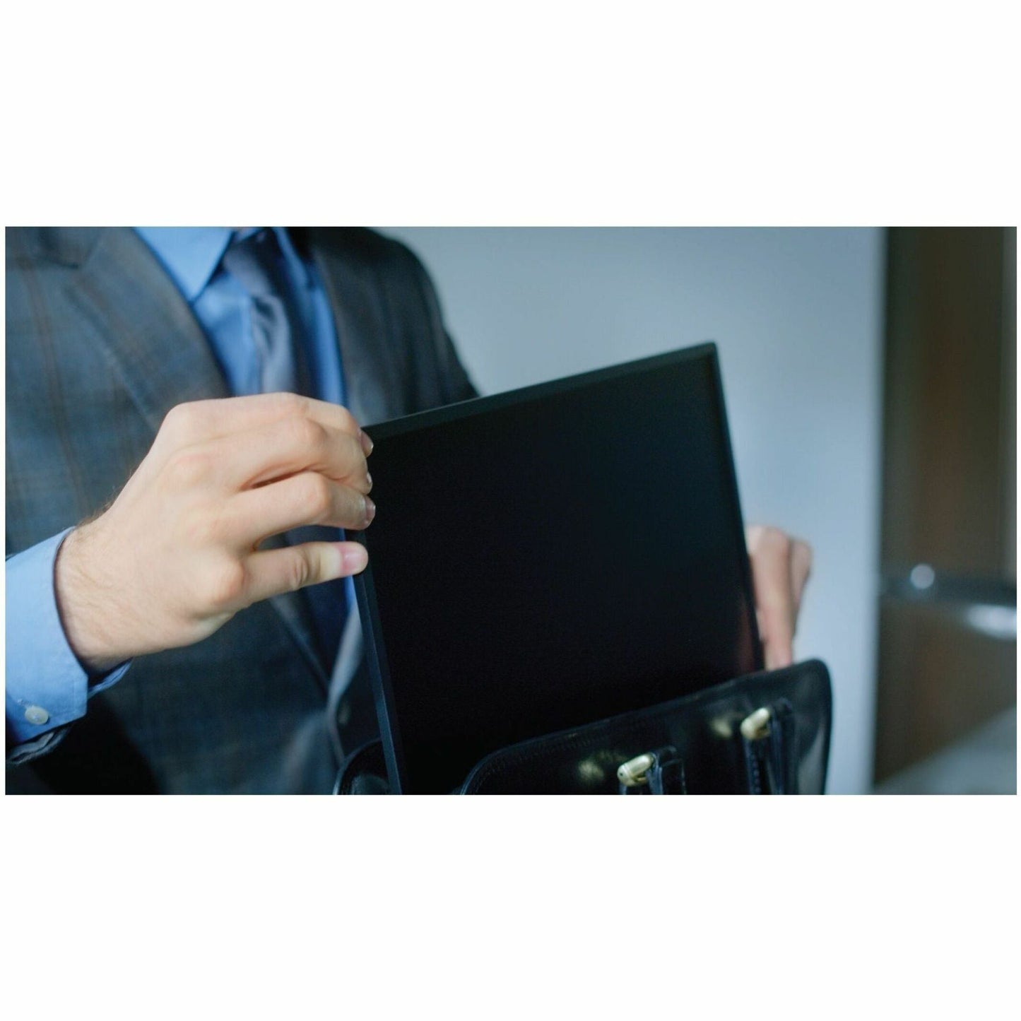 Philips 3000 Series 15.6" Portable LED Monitor, FHD IPS Display 1920x1080, USB-C & Micro HDMI, HDR10, LowBlue Mode, Flicker-free, Foldable Stand - 16B1P3300 (4 Year Warranty)