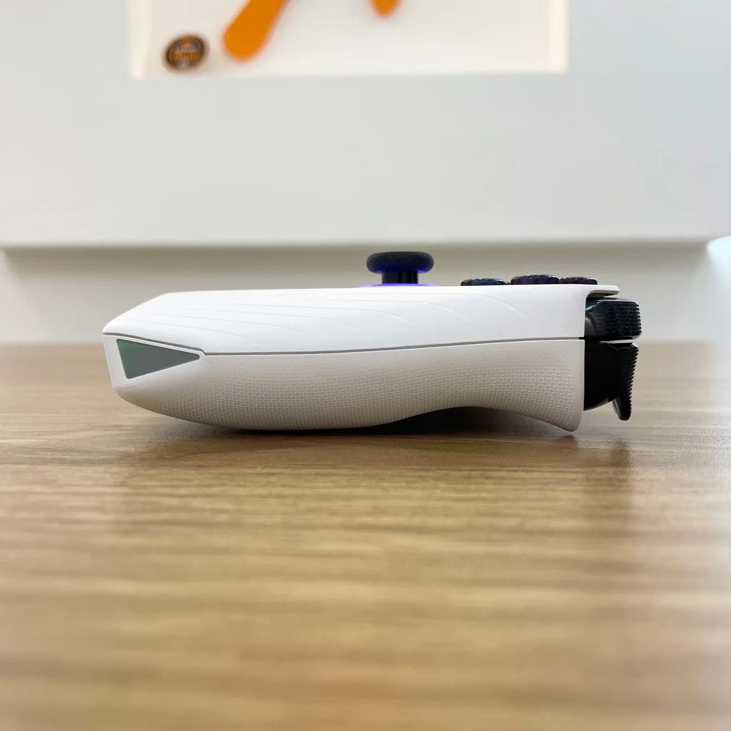 ASUS ROG ALLY RC71L RYZEN Z1 EXTREME RADEON GRAPHICS 4GB VGA 7" FHD TOUCHSCREEN 120HZ GAMING CONSOLE (NEW OB)