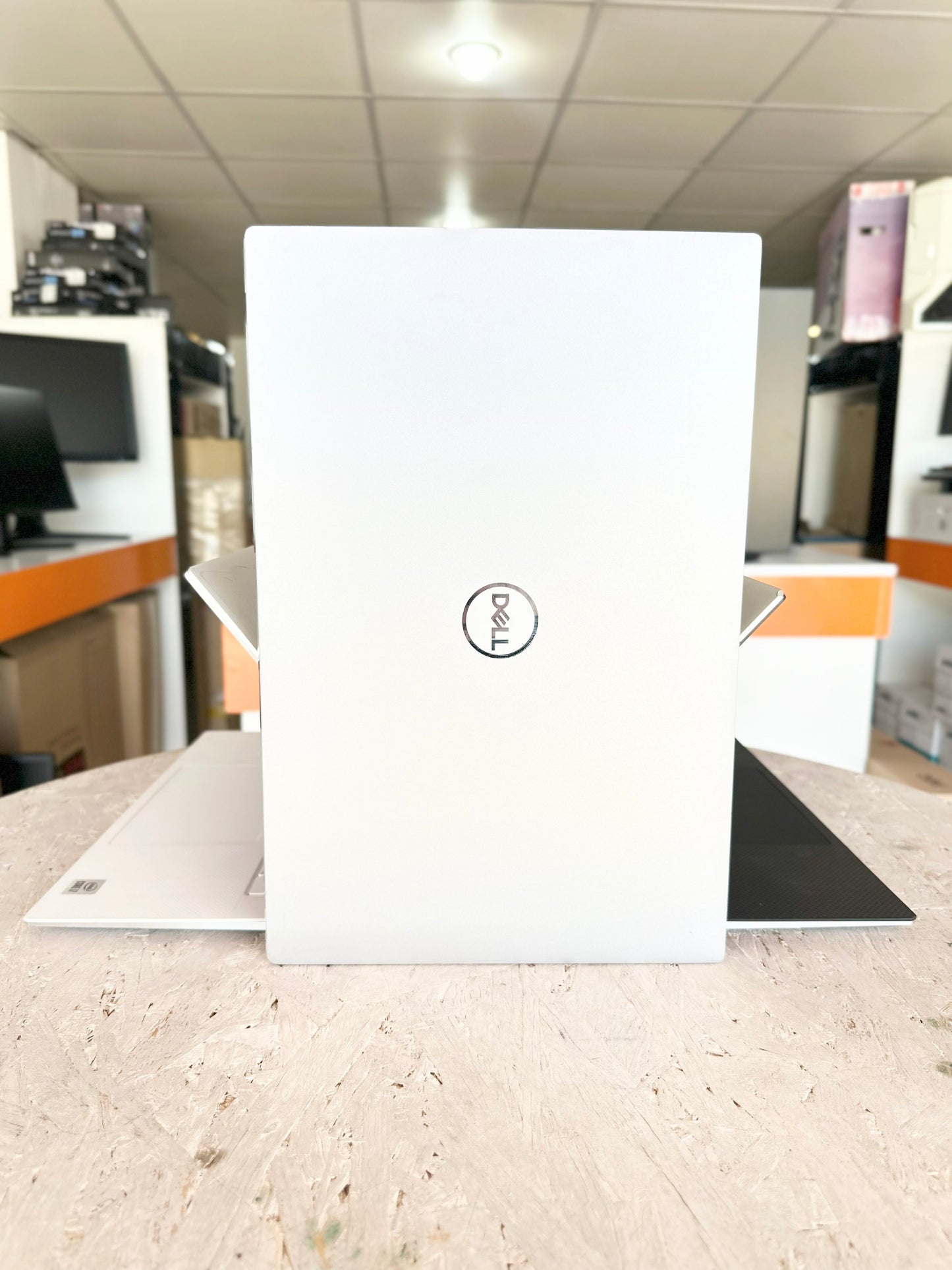 DELL XPS 15 SERIES 9500 CORE i7-10750H GEFORCE GTX 1650 Ti 4GB 15.6” FHD SCREEN (USED VERY CLEAN)